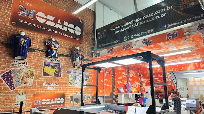 Vitrine da loja Grupo Mosaico no Brás